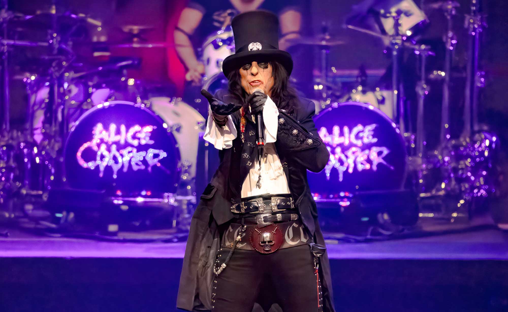 Alice Cooper on stage