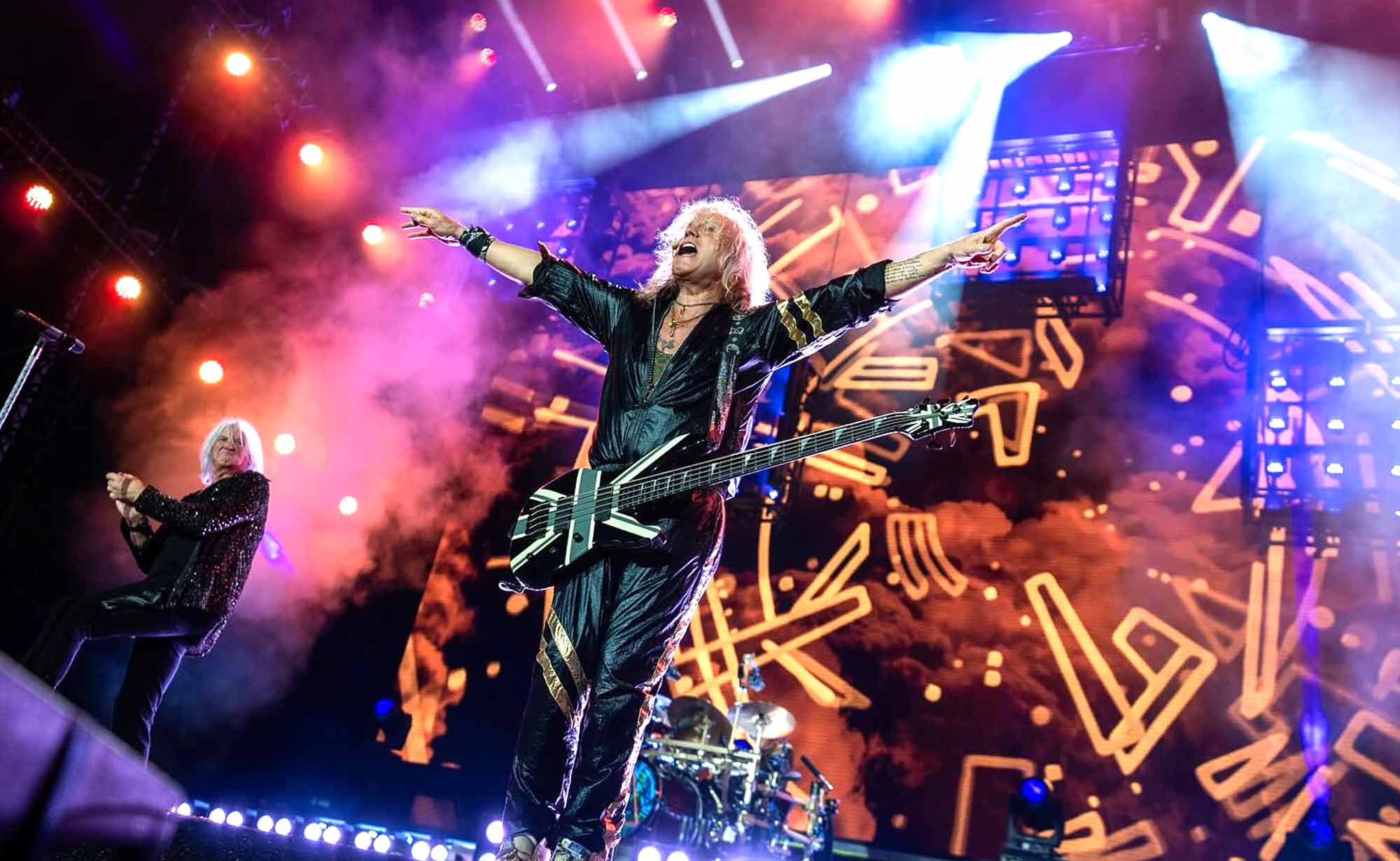 DEf LEppard on stage