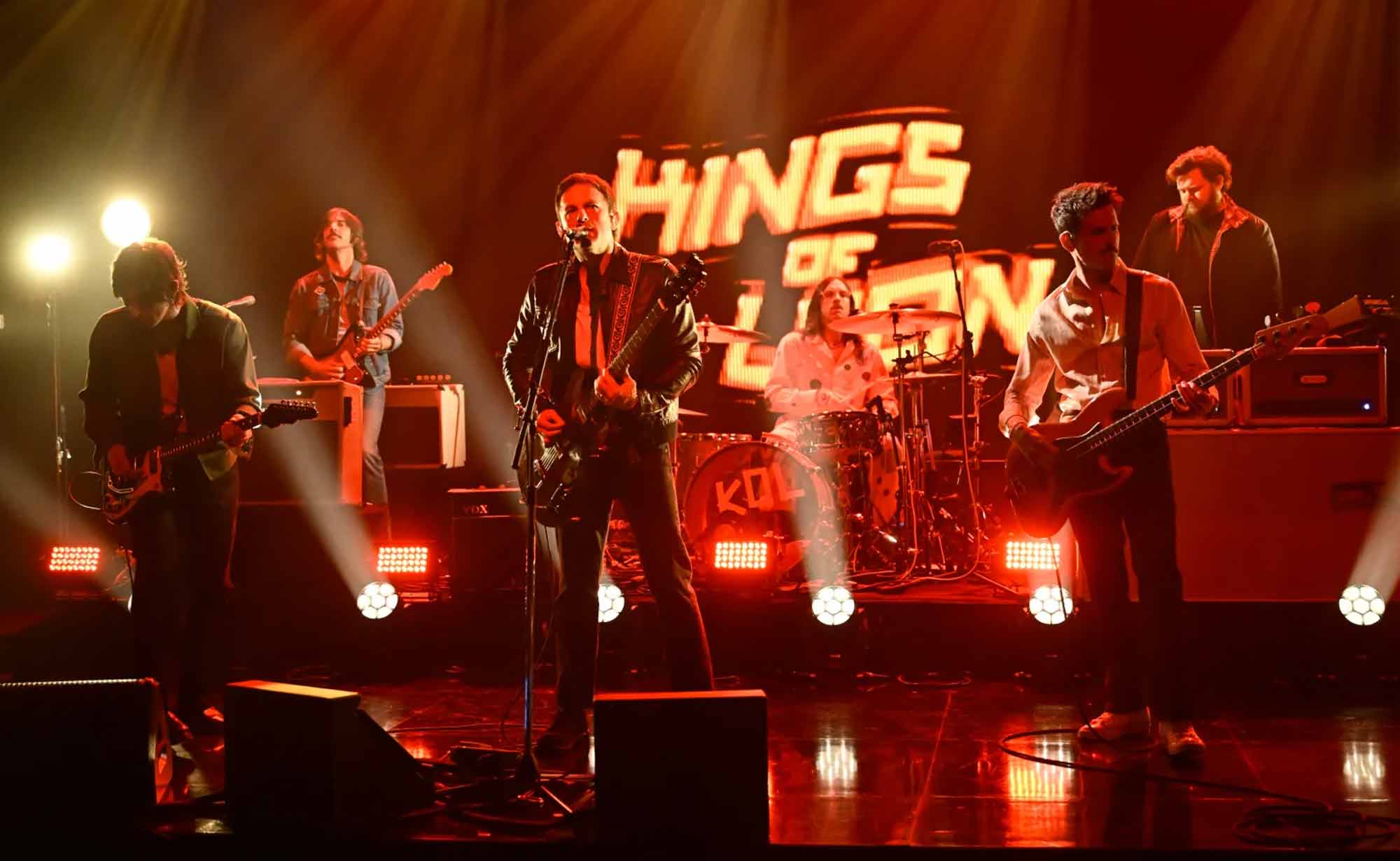Kings of leon stage