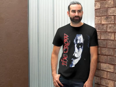 Men's horror graphic t-shirt featuring Pennywise from Stephen King's It, ideal for horror enthusiasts and cosplay events.