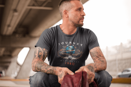 t-shirt-societees-journey-tour-1980-grey-male-model