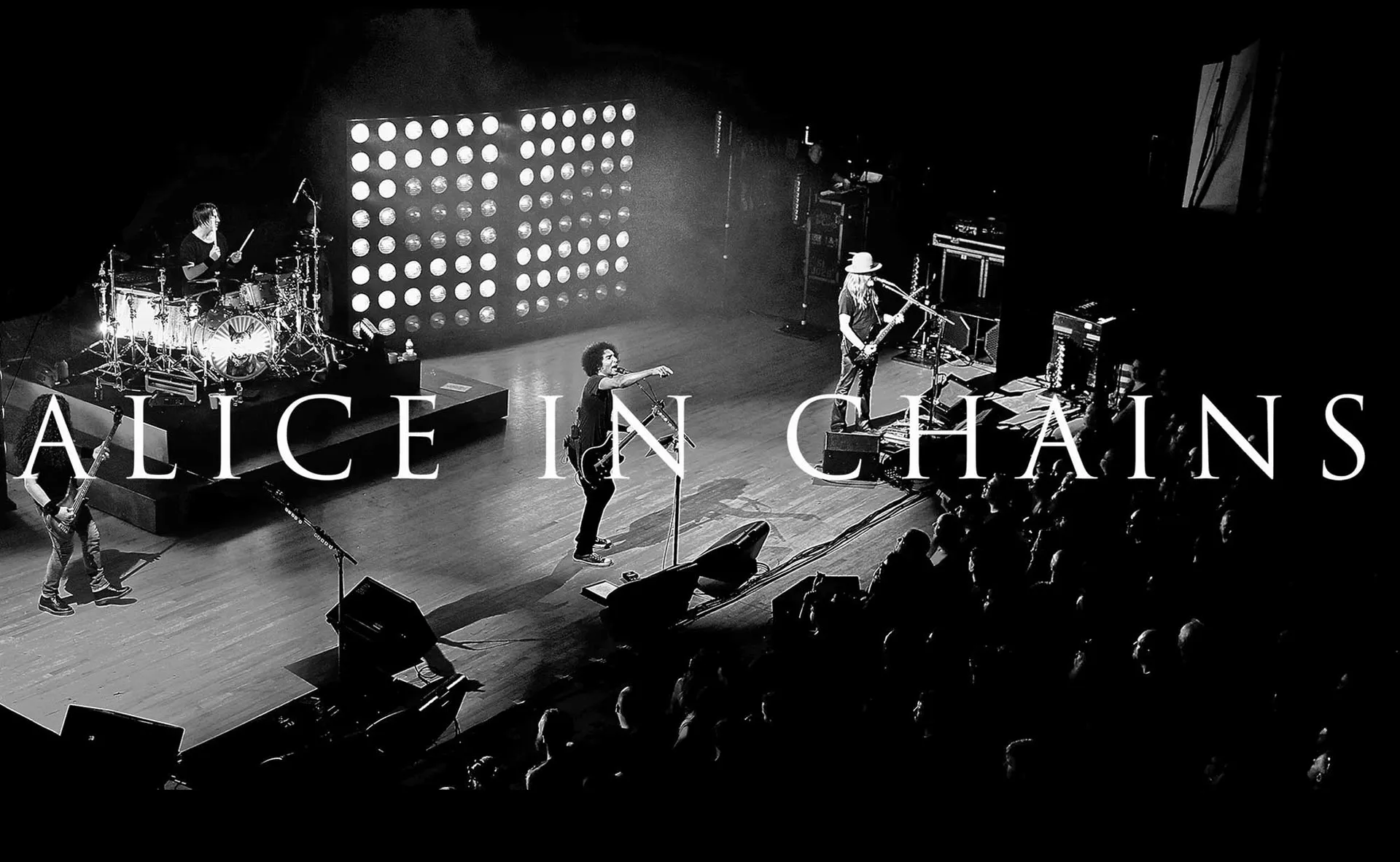 Alice in chains on stage