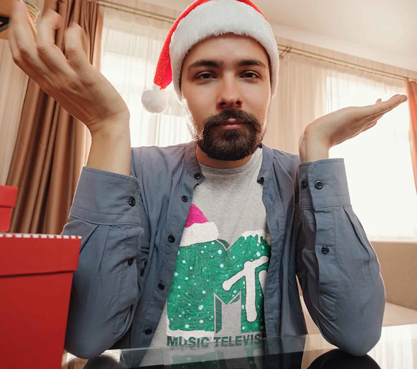 MTV Xmas hat tee