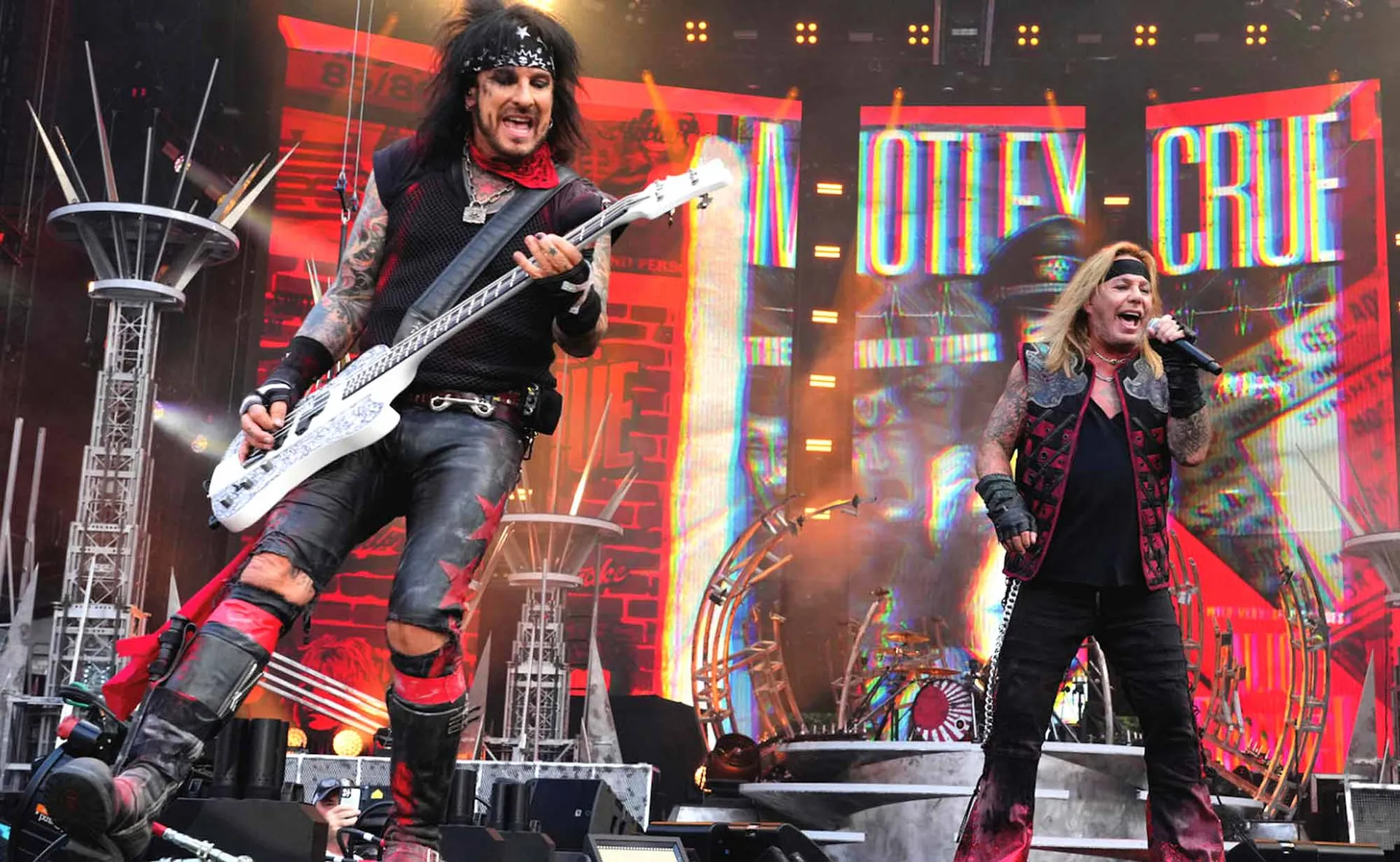 Mötley Crüe live on stage
