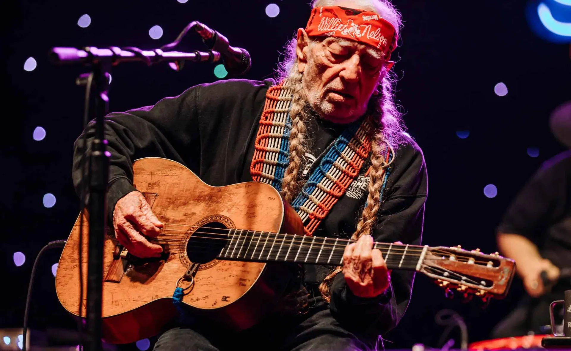 Willie Nelson on stage