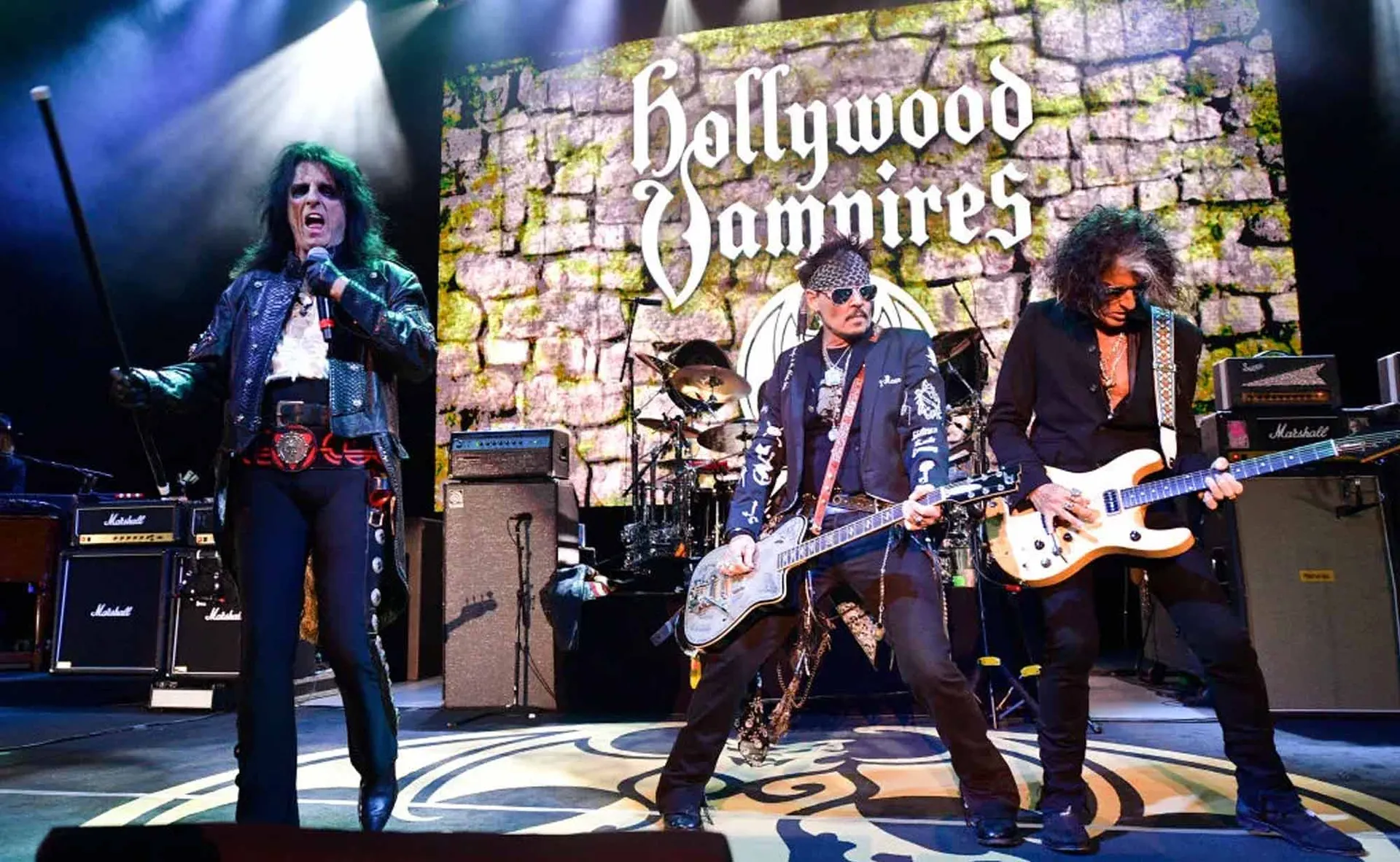 Hollywood vampires on stage